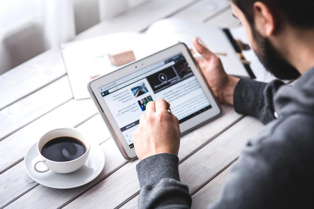 Consulting icon representing strategy and planning